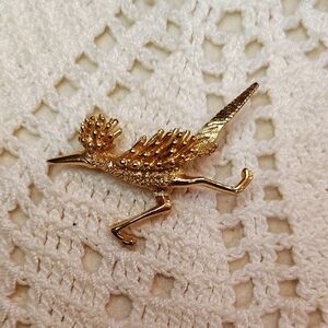 Road Runner Brooch Gold Tone Pin Back Lapel Pin 1.75"